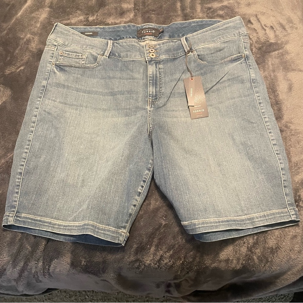 Torrid Shorts SZ 28 Jean Shorts